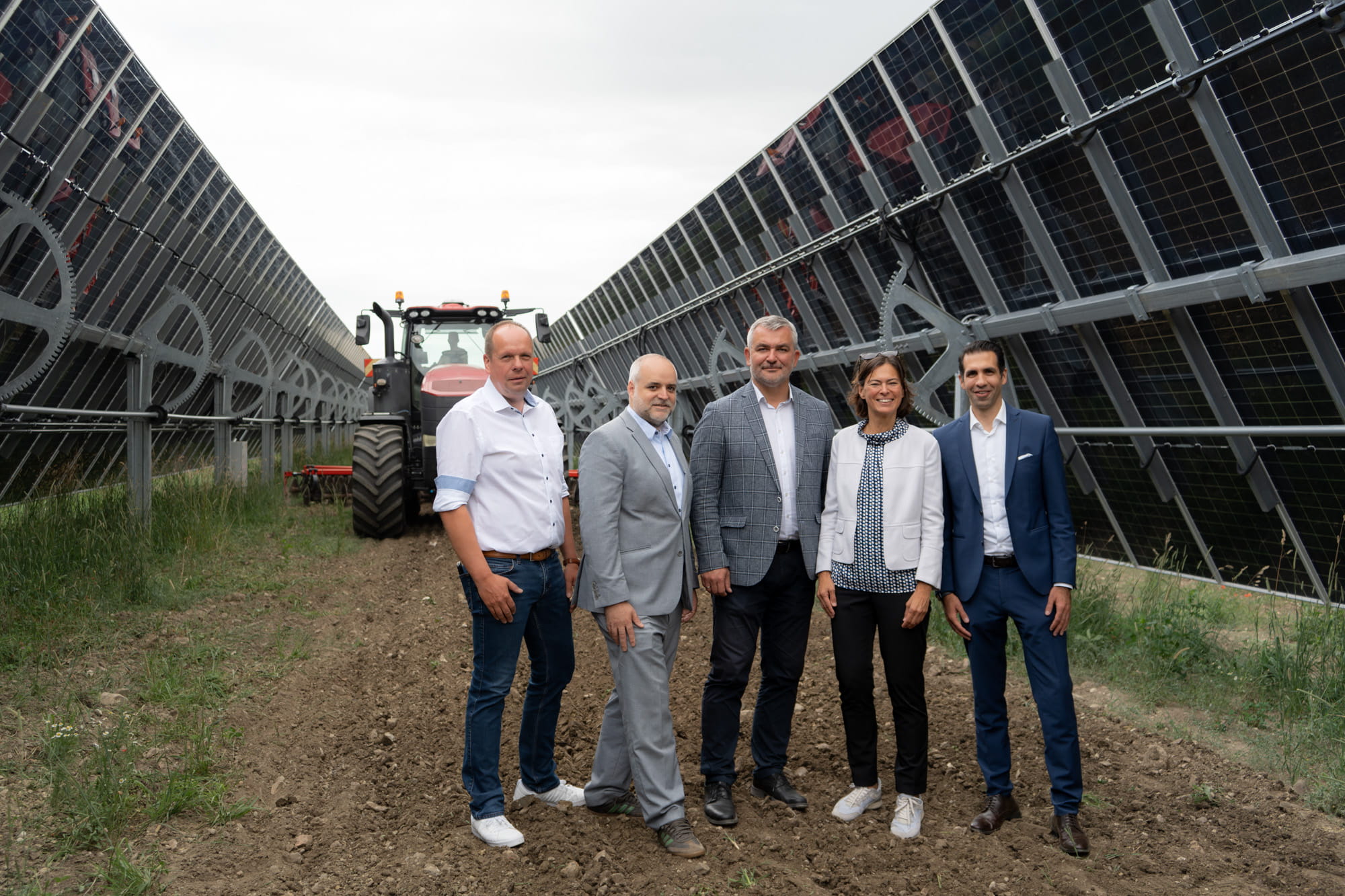 Ohne Bodenversiegelung der Sonne entgegen: Neues Agri PV Modell startet